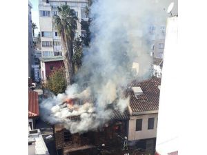 Antalya’da tarihi ahşap yapıda yangın