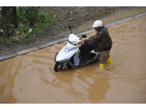 Antalya’da sağanak su baskınlarına neden oldu