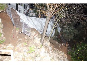 İstinat duvarı şiddetli yağışa dayanamadı