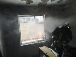 Evde Çıkan Yangından 1’i Çocuk 3 Kişi Etkilendi