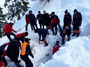 Çığda Kaybolan İşçinin Cesedi Bulundu