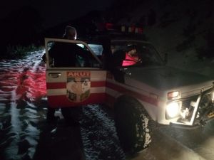 Dağda Mahsur Kalan 4 Kişiyi Akut Kurtardı