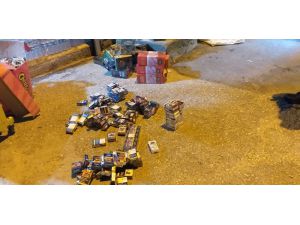 Büfeden Hırsızlık Yapan 2 Şüpheli Kaçamadan Yakalandı