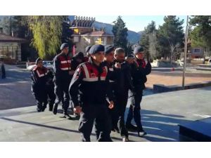 Jandarma’dan akaryakıt hırsızlığı operasyonu: 3 gözaltı