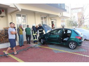 Park halindeki otomobilde yangın çıktı