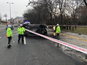 Ağaca Çarpan Otomobil Takla Attı: 2 Yaralı