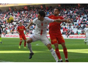 Süper Lig: Antalyaspor: 0 - Göztepe: 3 (İlk Yarı)