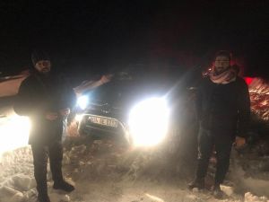 Karda Mahsur Kalan 4 Suriyeli’yi Jandarma Ve İtfaiye Ekipleri Kurtardı