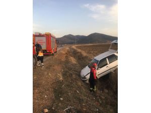 Denizli’de Otomobil Şarampole Girdi: 2 Çocuk Yaralı