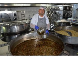 Büyükşehir aşevleri 595 bin kişilik yemek yardımı yaptı