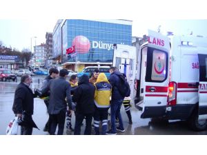 Saat Kulesine Tırmanan Gencin Başına Süs Taşı Düştü