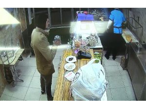 Saniyeler İçinde Sadaka Kutusunun Çalınması Güvenlik Kamerasında