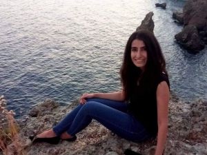 Otomobilin çarptığı genç kadın öldü