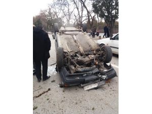 Konya’da Ağaca Çarpan Otomobil Devrildi: 1 Yaralı