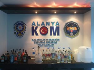 Alanya’da iki otele kaçak içki baskını