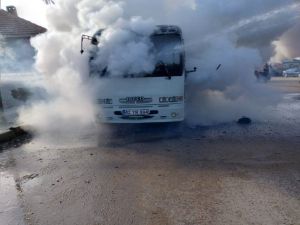 Seyir Halindeki Minibüs Yandı