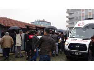 Eşini Ve Annesini Öldürüp İntihar Etti