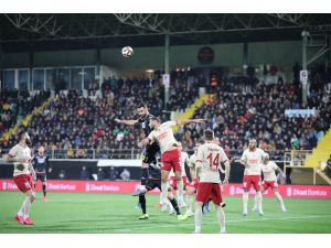 Ziraat Türkiye Kupası: Aytemiz Alanyaspor: 1 - Galatasaray: 0 (İlk Yarı)