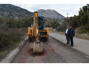 Büyükşehir Kırkgöz’ün bozulan yollarını yeniliyor