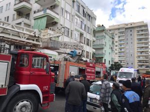 Yangında alevlerin arasında kalan ev sahibi yaralandı
