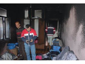 Çakmakla oynayan 3 yaşındaki çocuk evde yangın çıkardı