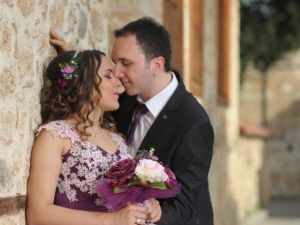 Yeni evli çiftin geçirdiği kazada ağır yaralanan gelin yaşam savaşını kaybetti