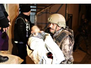 Narkotik Polisinden Şafak Operasyonu: 23 Gözaltı