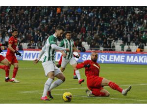 Süper Lig: Konyaspor: 1 - Göztepe: 1 (İlk Yarı)