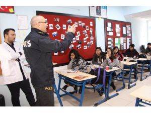 Emniyet Müdürü Gülcü’den öğrencilerin İngilizce eğitimine destek
