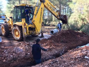 Kaş’ta büz döşeme çalışması