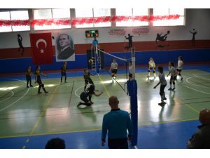 Türkiye Yıldız Kızlar Voleybol Müsabakaları Başladı