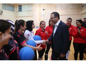 Bakan Kasapoğlu’ndan Olimpiyat Yolcusu Sporculara Sürpriz Ziyaret
