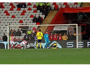 Süper Lig: Antalyaspor: 2 - Fenerbahçe: 2 (Maç Sonucu)