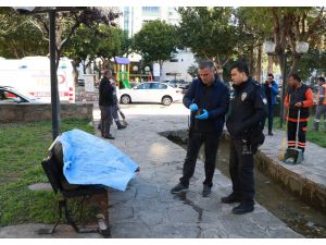 Parktaki bankta ölü bulundu