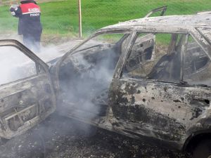 Otomobil Bir Anda Alev Aldı, Sürücüsü Son Anda Canını Kurtardı