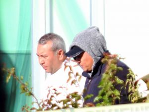 Polis, "Vali, belediye başkanı gelsin" diyen Özbek silahlı eylemciye "Türkiye’de kanunlar böyle çalışmaz" deyince planı suya düştü