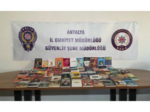 Antalya’da bandrolsüz kitap operasyonu