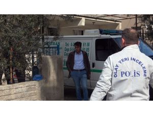 Babasının Annesini Öldürüp İntihar Ettiği Genç Kızın Feryatları Yürekleri Dağladı