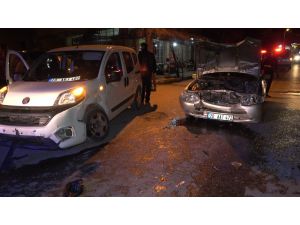 Kaza Yaptı Aracını Bırakıp Kaçtı