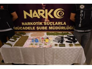 Narkotik Operasyonunda “Kuyumcu Torbacı” Kıskıvrak Yakalandı