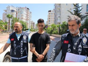 Babasını bıçaklayan gence 1 yıl 10 ay hapis cezası