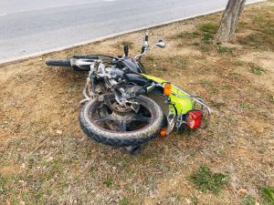 Motosiklet Otomobile Çarptı: 1 Ölü, 2 Yaralı