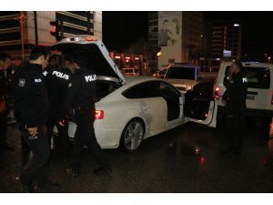 Havaya Ateş Açan Maganda Otomobiliyle Kaçmak İsterken Yakalandı