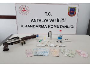 Kaş’ta uyuşturucu operasyonu: 2 gözaltı