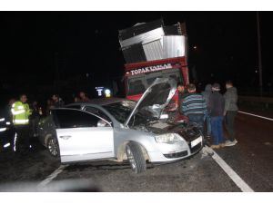 Karayoluna ters yönden çıkarak kamyon ile çarpıştı