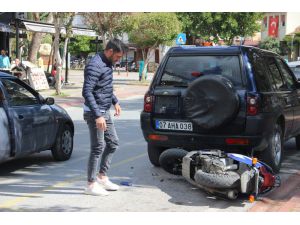 Alanya’da kaza yapan genç öfkesini motosikletten çıkardı