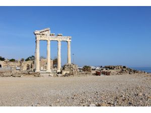 Tarihi Apollon tapınağı sessizliğe büründü