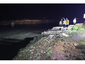 Polisten Kaçan Şüpheliler Su Kanalına Uçtu
