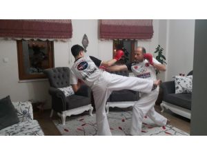 Ispartalı Karateciler Antrenmaları Eve Sığdırdı
