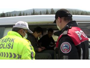 Sokağa Çıkma Yasağı Olan 19 Yaşındaki İkizler Polis Denetimine Takıldı